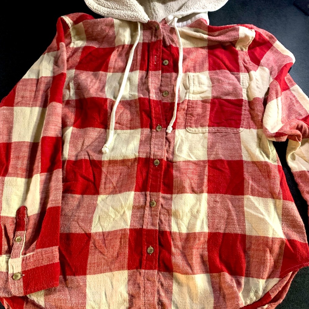 Woman’s American Eagle hooded flannel. Red and white checkered. Large